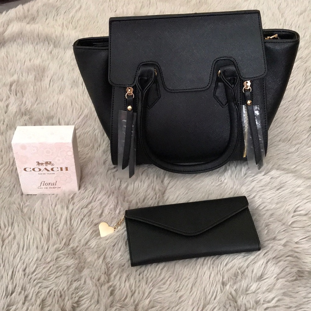 LAST 1‼️NEW TRAPEZE BLACK LEATHER HAND/SHOULDERBAG
